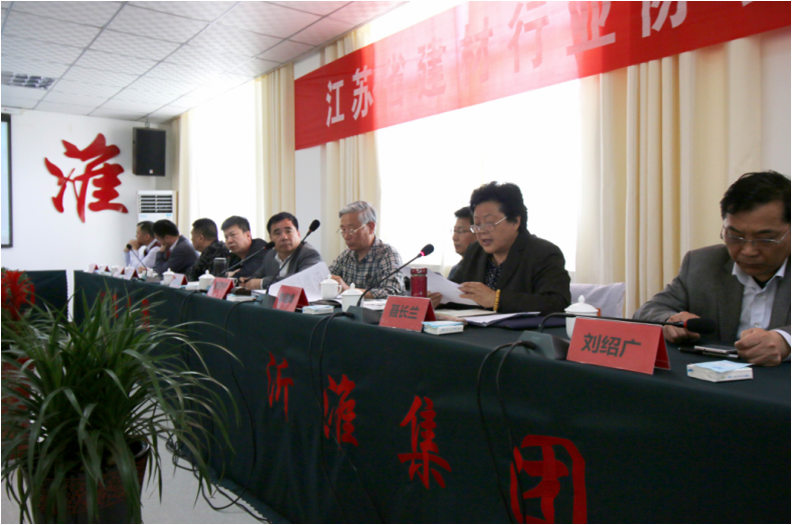 Nie Changlan, President of Jiangsu Building Materials Association, delivered a speech